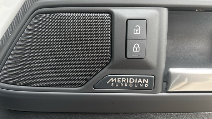 Land Rover Defender 3.0 D350 X-Dynamic HSE 90 3dr Auto Diesel Estate - Image 33